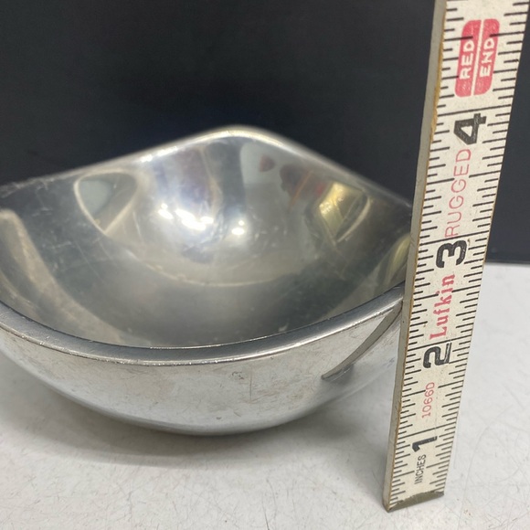Nambé 526 Handmade Serving Bowl Tri Corner Dish Made of Aluminum Alloy Metal - Picture 8 of 11